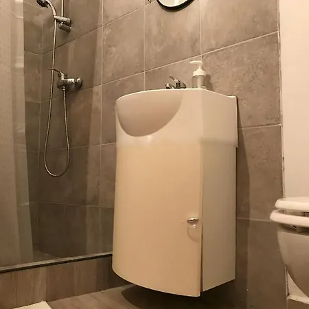 Kishegyesi Apartman * Debreczyn